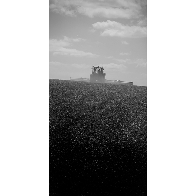 Harrowing tractor